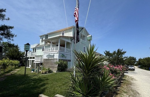 Delaware Beaches House | BROADKILL BEACH HOME SLEEPS 10 LINENS INCLUDED! HOT TUB, BIKES RENTS SAT TO SAT