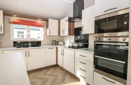 Hopton Cottage | Broadland Sands Lodge