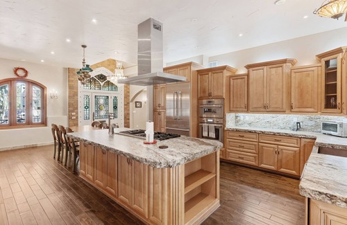 Broadmoor House | Broadmoor Retreat Luxe European Style Hot Tub