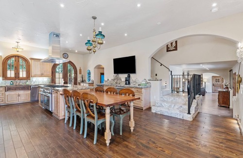 Broadmoor House | Broadmoor Retreat Luxe European Style Hot Tub