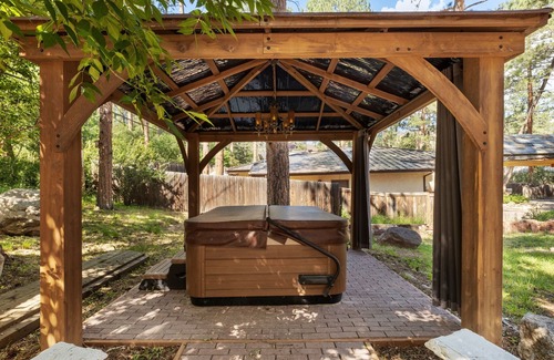 Broadmoor House | Broadmoor Retreat Luxe European Style Hot Tub