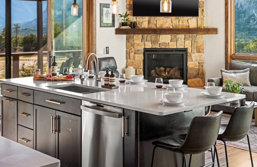 Nathrop House | Broadview Luxury Cabin + 8 acres near Mt Princeton Hot Springs