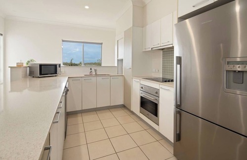 Runaway Bay Apartment | Broadwater Days Breezy Resort Living by the Bay