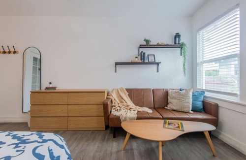 South Redondo Apartment | Broadway 19 - Affordable Studio
