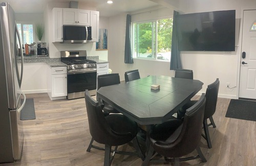 West Central House | Broadway Charmer, 3 minutes from Downtown and just 13 minutes from the Airport.