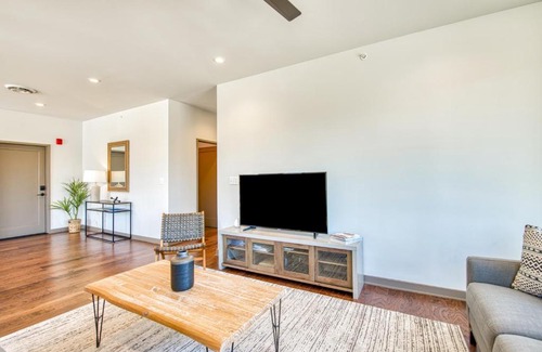 Historic Montford Apartment | Broadway Loft 320