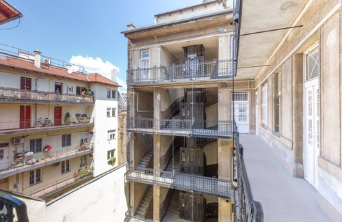 Terezvaros Apartment | Broadway Soho London Budapest