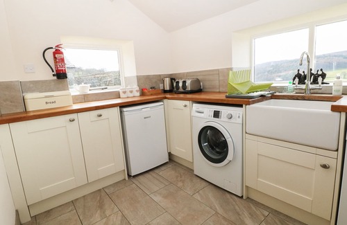 Hathersage Cottage | BROADWOOD BARN, pet friendly, character holiday cottage in Hathersage