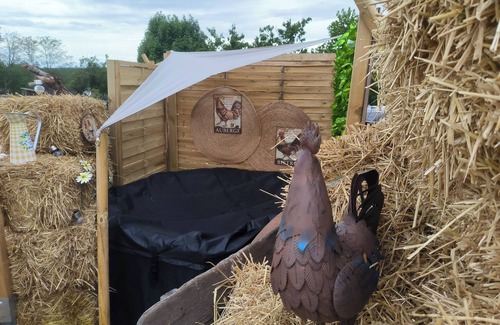 Lapalisse House | Brocante-style lodge tent with private Jacuzzi