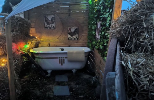 Lapalisse House | Brocante-style lodge tent