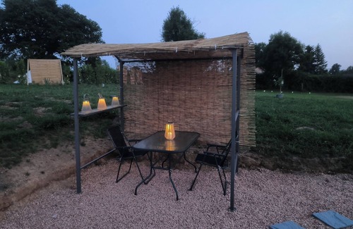 Lapalisse House | Brocante-style lodge tent