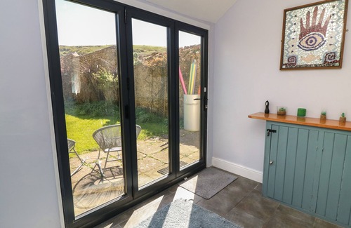 West Bay Cottage | BROCK COTTAGE, pet friendly, character holiday cottage in West Bay
