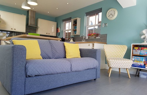 New Forest District House | Brockenhurst - spacious house, 5 bed, 3 bathrooms, 2 sitting areas, large garden