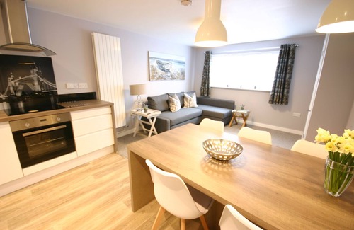 Gosport House | Brockhurst Lodge - beautiful short-stay accommodation