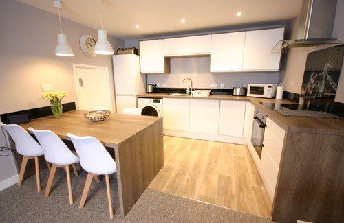 Gosport House | Brockhurst Lodge - beautiful short-stay accommodation