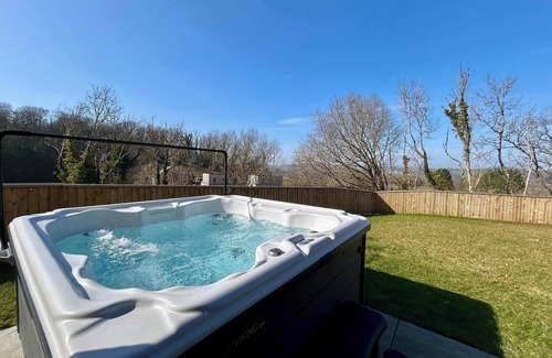 Holcombe House | Brockview House - Beautiful 4 Bed eco-property