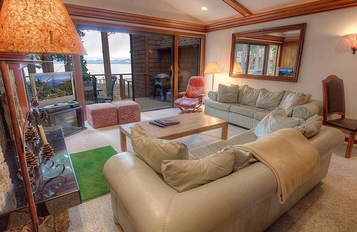 Brockway Condo | Brockway Beachside Bungalo by Lake Tahoe Accommodations