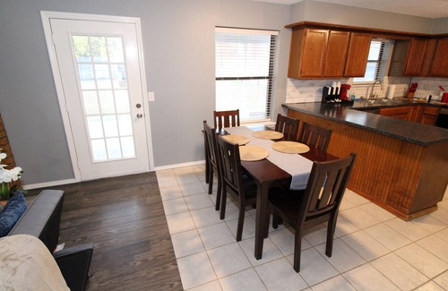 Broken Arrow House | Broken Arrow home minutes from Tulsa & shopping with large fenced backyard
