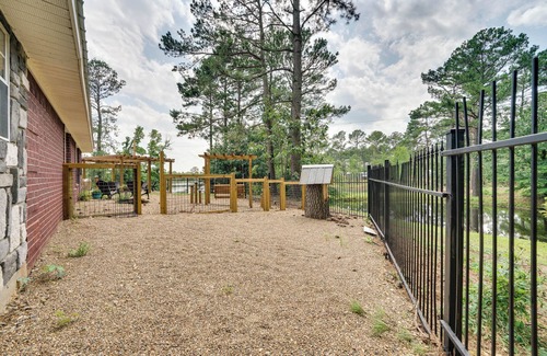 Broken Bow Cottage | Broken Bow Vacation Rental w/Pool & Hot Tub!