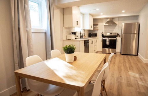 Kitchener House | Broken Oak B · Designer Dream Suite-2 bed/1 bed in Forest Heights