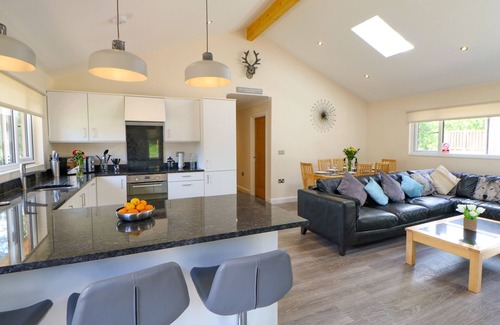 Otterburn Cottage | BROKEN-SKY LODGE, pet friendly, with hot tub in Otterburn