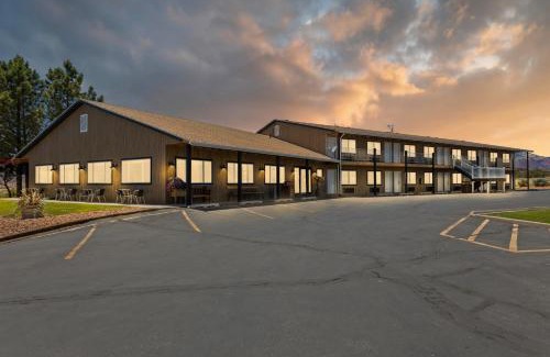 Torrey Hotel | Broken Spur Inn & Steakhouse