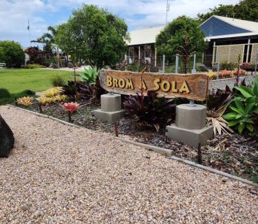 Mooloolah Valley Bed & Breakfast | Brom Cottage