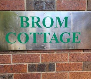 Mooloolah Valley Bed & Breakfast | Brom Cottage