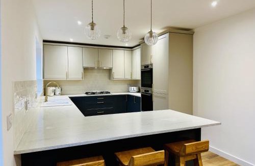 Bacton House | Bromholme Cottage Bacton - Sleeps 10, hot tub, close to beach