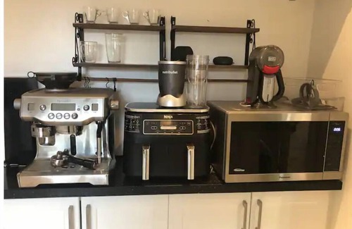 Clarkson-Lorne Park House | Bromsgrove Hideaway