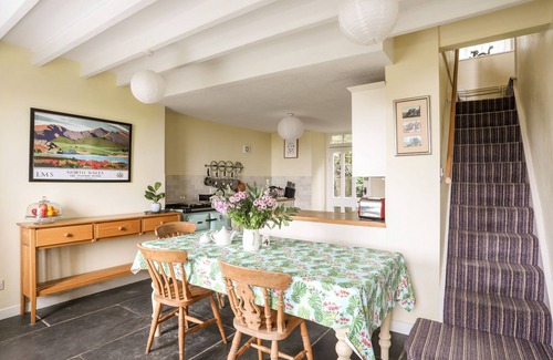 Harlech Cottage | BRON CASTELL, pet friendly, character holiday cottage in Harlech