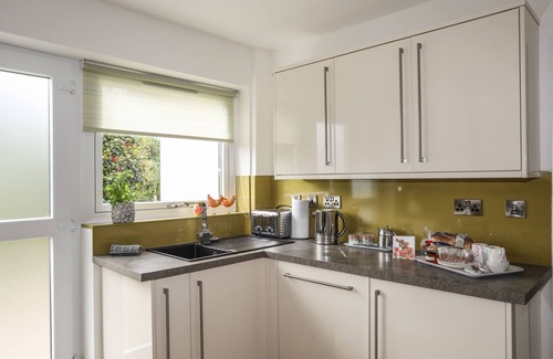 Y Felinheli Cottage | BRONALLT, family friendly, with a garden in Y Felinheli