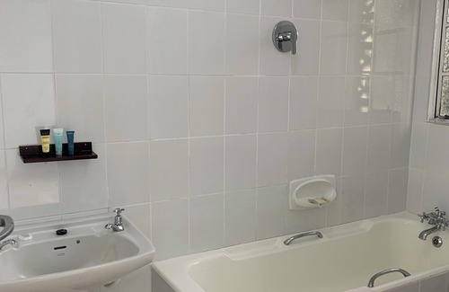 Juliasdale Hotel | Brondesbury Park Hotel