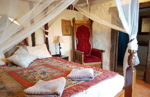 Clare Bed & Breakfast | Bronte Manor, Wuthering Heights ~ min. 4 people - dog friendly