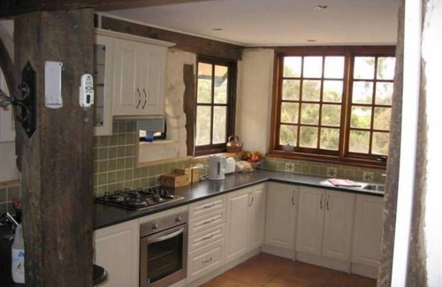 Clare Bed & Breakfast | Bronte Manor, Wuthering Heights ~ min. 4 people - dog friendly