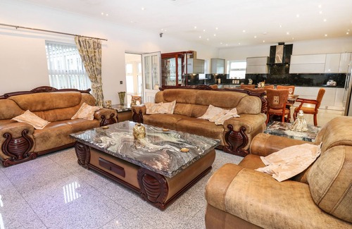 Oakworth Cottage | BRONTE VIEW HIDEAWAY, character holiday cottage in Oakworth