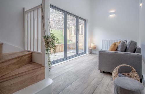 St Brides House | Brook Cottage - 7 Bedroom Cottage - Dale