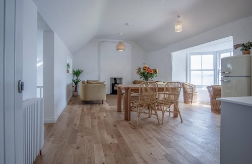 St Brides Cottage | Brook Cottage - 7 Bedroom Cottage - Dale