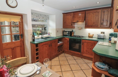 Little Hayfield Cottage | BROOK COTTAGE, character holiday cottage, with open fire in Hayfield