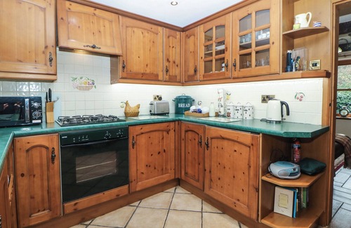 Little Hayfield Cottage | BROOK COTTAGE, character holiday cottage, with open fire in Hayfield