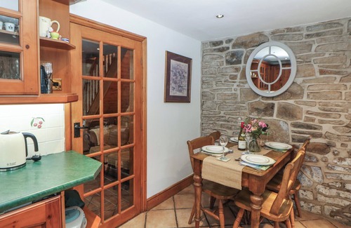 Little Hayfield Cottage | BROOK COTTAGE, character holiday cottage, with open fire in Hayfield