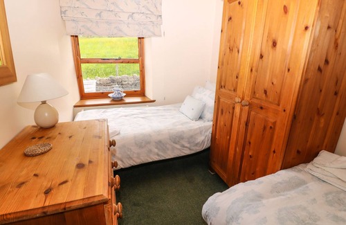 Little Hayfield Cottage | BROOK COTTAGE, family friendly, character holiday cottage in Hayfield