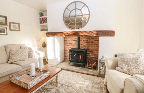 Beaumaris House | Brook Cottage