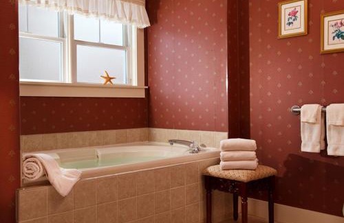 Lenox Bed & Breakfast | Brook Farm Inn