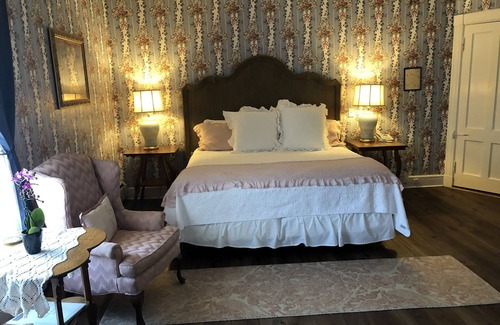 Lenox Bed & Breakfast | Brook Farm Inn