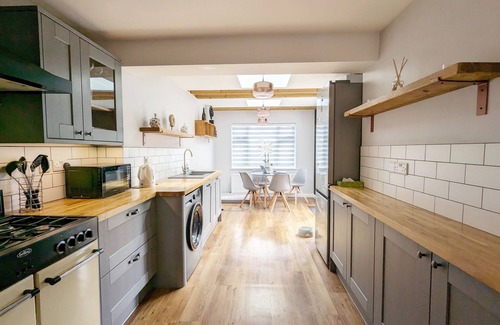 Emsworth Cottage | Brook House - Emsworth - a cottage that sleeps 6 guests in 3 bedrooms