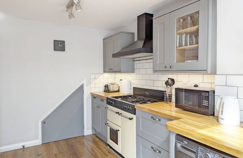 Emsworth Cottage | Brook House - Emsworth - a cottage that sleeps 6 guests in 3 bedrooms