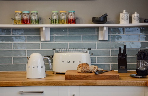 Earl Soham House | BROOK HOUSE, pet friendly, character holiday cottage in Framlingham