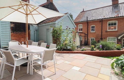 Earl Soham House | BROOK HOUSE, pet friendly, character holiday cottage in Framlingham