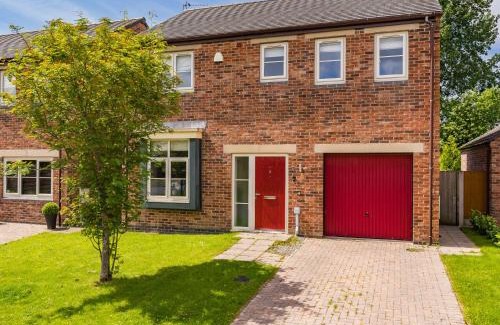 Walkden Villa | Brook Meadow House, 4 bed house, Manchester